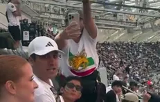 انسانیت انتخابی وطن فروش سلطنت طلب! + فیلم