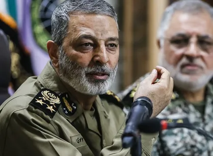 فرمانده ارتش جمهوری اسلامی: نبرد ما و استکبار ادامه خواهد داشت