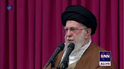 رهبر انقلاب در دیدار هزاران نفر از زنان و دختران: همه به خصوص بانوان مراقب شیوه&zwnj;های نرم&zwnj;افزاری دشمن باشند و فریب شعار&zwnj;ها و وسوسه&zwnj;ها را نخورند