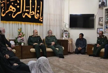 دیدار سرلشکر سلامی با خانواده شهیدان پاشاپور زمانی&shy;&zwnj;نیا