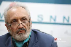 داریوش سجادی برای دانشجویان مشهدی به تحلیل روابط بین المللی ایران می‌پردازد