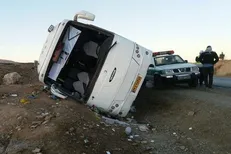 مصدومیت ۱۲ زائر پاکستانی در پی واژگونی اتوبوس در همدان