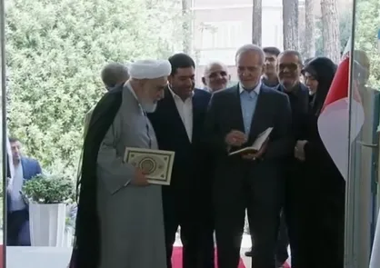 مخبر دفتر ریاست&zwnj;جمهوری را تحویل پزشکیان داد +فیلم