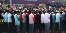 اقامه نماز جمعه در جوار استادیوم ایران- ولز در جام جهانی