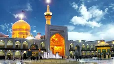 لحظه نصب کتیبه عید سعید غدیر در حرم مطهر امام رضا + فیلم