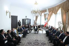 عارف: راهکارهای تحقق شعار سال ۱۴۰۴ به هیئت دولت ارسال می‌شود