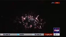 هروله ظهر عاشورایی عزادارن حسینی در هیئت ثارالله زنجان با مداحی مهدی رسولی