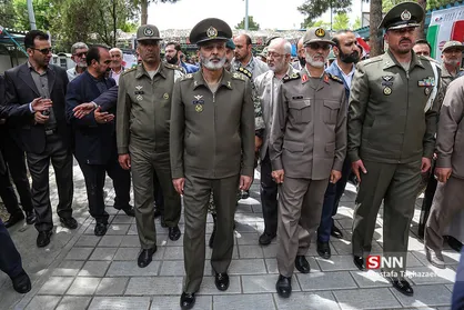 مراسم رونمایی از تقریظ رهبر معظم انقلاب بر کتاب در کمین گل سرخ