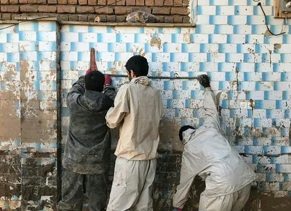 ارائه خدمات پزشکی دانشجویان جهادی قزوین در روستا&zwnj;های لرستان/ منازل سیل&zwnj;زدگان لایه روبی شد