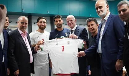 اینفانتینو با شماره 7 در رختکن ایران خنده به لب بازیکنان آورد