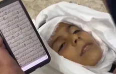 قرائت قرآن کریم از سوی مادر فلسطینی بر پیکر فرزند شهیدش