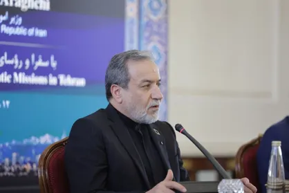 عراقچی: دشمنان اگر مسیر نظامی را پیش بگیرند، پاسخی محکم&zwnj;تر از گذشته خواهند گرفت/ آمریکا باید شروط ایران برای بازگشایی تنگه هرمز را بپذیرد + فیلم