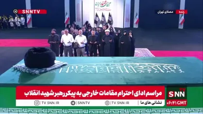 ادای احترام هیئتی از اداره عالی مسلمانان گرجستان به پیکر رهبر شهید