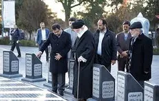 نگاه معنادار رهبر انقلاب به مزار یک شهید +عکس