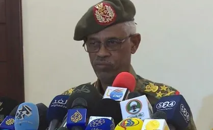 وزیر دفاع سودان بعد از اعلام عزل عمر البشیر سوگند یاد کرد