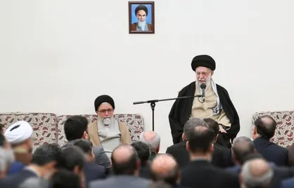 تنها راه&zwnj;حل مشکلات، پایبندی به مبانی انقلاب است