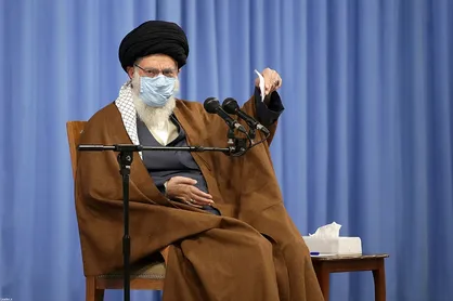 رهبرانقلاب: چند سال مذاکره کردیم اما به نتیجه&zwnj;ای نرسید / برخی چشم امید به کسانی دارند که با ما دشمنی می&zwnj;کنند / معیشت مردم حقاً دچار تنگنا شده است