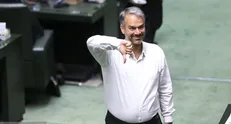 استفاده از یک کالای لوکس قاچاق افتخار دارد؟/ آیفون ۱۴ یا گندم، مسئله این است