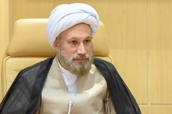 امام جمعه شیراز: نقد با توهین و تخریب شخصیت تفاوت دارد / بانکداری اسلامی نیازمند بازنگری است