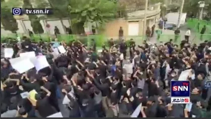 تجمع دانشجویان انقلابی و عموم مردم در مقابل سفارت سوئد در تهران در اعتراض به اهانت به قرآن در این کشور