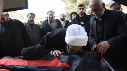 طلاب و روحانیون با پیکر آیت&zwnj;الله شاهچراغی وداع کردند