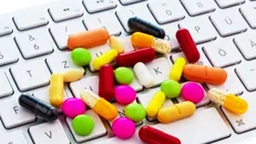 فروش اینترنتی دارو ممنوع!/ سهمیه متخلفان تا مدتی قطع می‌شود