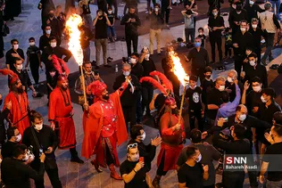 مراسم خیمه سوزان عاشورا در میدان امام حسین (ع)
