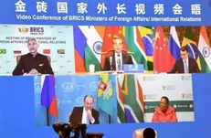 وانگ یی: خروج آمریکا از افغانستان نباید باعث نارامی شود