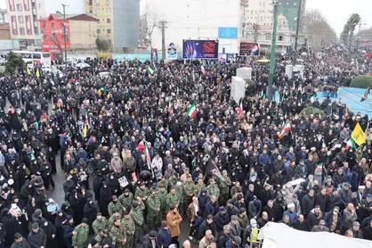 ایران مقتدر هرگز کوچک نخواهد شد/ تداوم مسیر &laquo;رهبر شهید&raquo; در اندیشه &laquo;رهبر جدید انقلاب&raquo;
