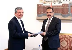 سفیر جدید ایران در یمن رونوشت استوارنامه خود را تحویل داد