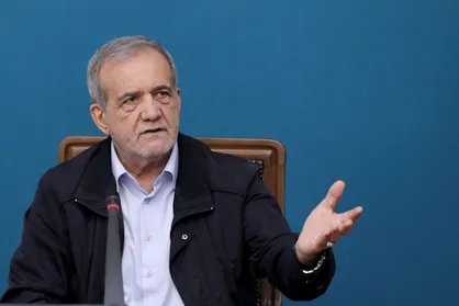 پزشکیان: ۴۷ سال است که مدام مدرسه می&zwnj;سازند و تمام نمی&zwnj;شود؛ ما می&zwnj;سازیم و تمامش می&zwnj;کنیم+فیلم