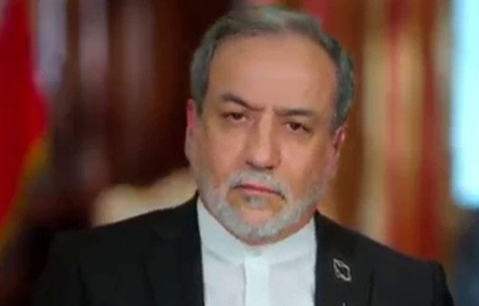 زبان بدن عراقچی هنگام صحبت درباره قصد ترامپ برای تسلیم دو روزه ایران