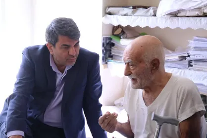 عطا احمدی ۲۵۰ مدرسه ساخت