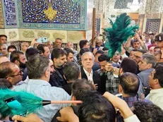 رئیس جمهور به زیارت حرم مطهر امام رضا (ع) مشرف شد