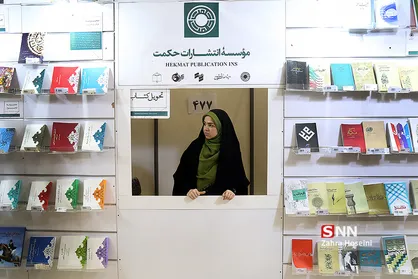 موسسات کنکوری نمایشگاه کتاب مشهد را تسخیر کردند/ اساتید دانشگاه، دانشجویان را جزوه&zwnj;خوان کردند!