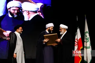 اعطای حکم ریاست حجت الاسلام قمی توسط رئیس دفتر مقام معظم رهبری