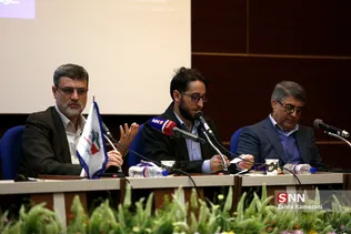 مناظره محمدعلی وکیلی و امیرحسین قاضی زاده