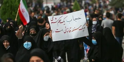 تحصن جمعی از بانوان در حرم عبدالعظیم حسنی(ع)/ درخواست تحصن&zwnj;کنندگان برای اجرای قانون عفاف و حجاب
