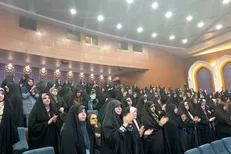تکریم مقام معلم باید در جامعه فراگیر شود/ معلمان باید قدر جایگاه خود را بدانند چون آینده ایران اسلامی را می‌سازند
