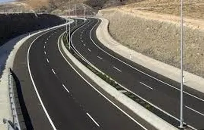 خادمی: ۲۹۳ کیلومتر آزادراه در نیمه نخست سال ۱۴۰۲ افتتاح می&zwnj;شود