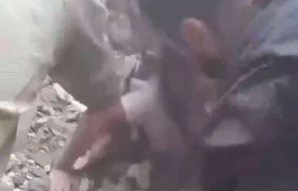 نجات دختربچه لبنانی از زیر آوار