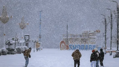 برف و باران در راه اردبیل