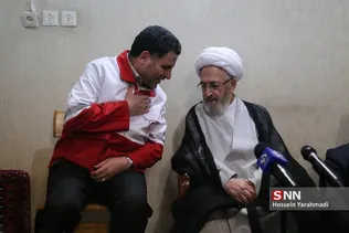 دیدار مدیرعامل جمعیت هلال احمر کشور با آیت‌الله سبحانی مرجع تقلید شیعیان