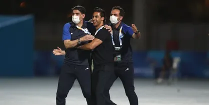 فرهاد مجیدی مصدوم شد!/غیبت سرمربی استقلال مقابل الدحیل + عکس