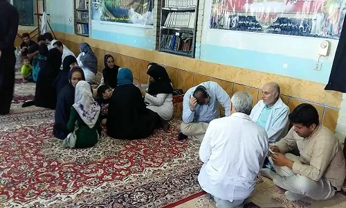 خدمت رسانی تیم پزشکی قرارگاه جهادی دانشگاه آزاد به بیش از ۳۵۰۰ نفر از مردم سیل زده خوزستان