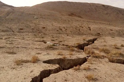 فرونشست ۲۴ میلیمتری زمین در برخی استان&zwnj;ها/ ایران دارای ۶ شهر از ۱۵ شهر گرم&zwnj;ترین جهان