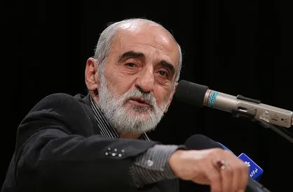شریعتمداری: پذیرش FATF یعنی خودکشی از ترس مرگ
