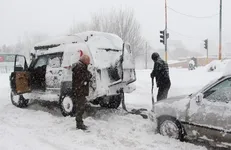 بارش برف و باران در جاده‌های ۸ استان