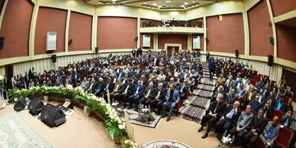 از مدارسی که سربازخانه هستند تا جیغ یکی از مهمانان بین سخنرانی آقای وزیر