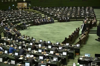 نمایندگان از توضیحات وزیر علوم قانع شدند